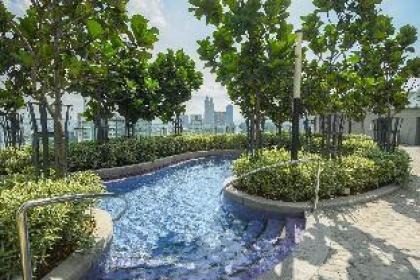 Breathtaking Rooftop Pool3 MRT - image 8