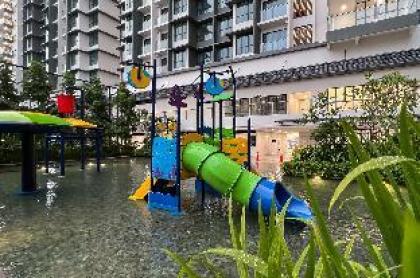 Apt 3BR w/ KLCC View & Water Park - image 10