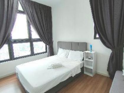 M Vertica Oasis - Spacious 4BR/2BA KLCC Views - image 3