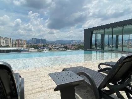 KL Spacious Cozy Unit with Infinity Swimming Pool - image 18