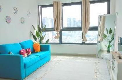 Cozy KLCC Apartment Near Train Station & Malls - image 2