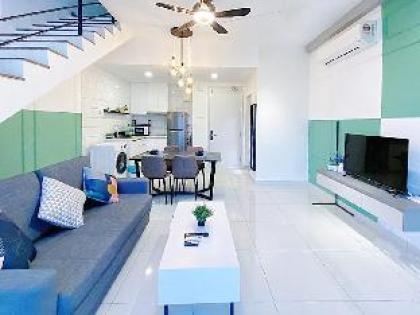 Visually Pleasing 2BR Duplex@ Arte Mont Kiara - image 2