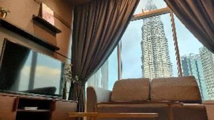 KLCC View 2BR Suites w/ Workspace & Wifi Kuala Lumpur 