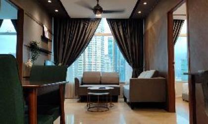 KLCC View 2BR Suites w/ Workspace & Wifi - image 17