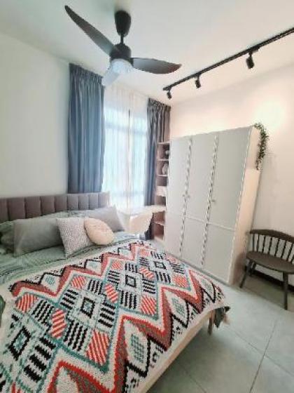 Cozy Modern Tiny Home 2R1B 10 mins to KLCC - image 2