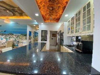 Setiawalk Unique Imperial-Style Puchong 16pax - image 16