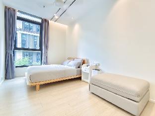 ArcorisSoho ModernSuite LongStay TravelWorkSpace - image 4