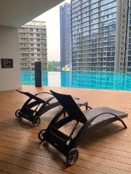 KL Gateway Premium Residence InfinityPool Bathtub  - image 20