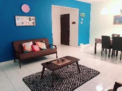 KLIA Langat Homestay | Free wifi | Netflix|7-8 pax 