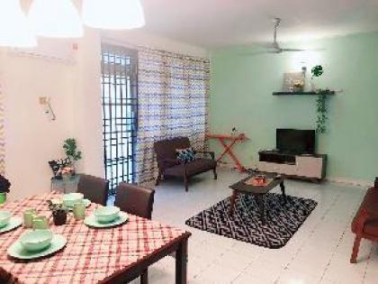 KLIA Langat Homestay | Free wifi | Netflix|7-8 pax - image 3