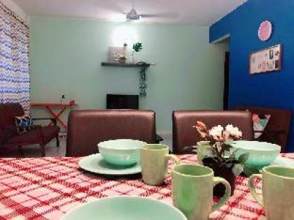 KLIA Langat Homestay | Free wifi | Netflix|7-8 pax - image 4