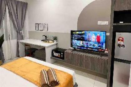 KLIA Deluxe Suite (2Pax) Free Wifi | Netflix |Pool - image 2