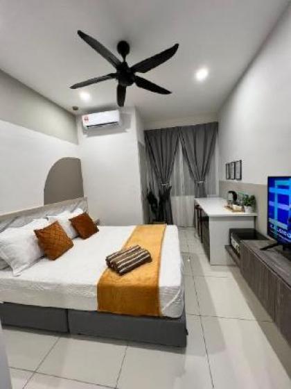 KLIA Deluxe Suite (2Pax) Free Wifi | Netflix |Pool - image 8