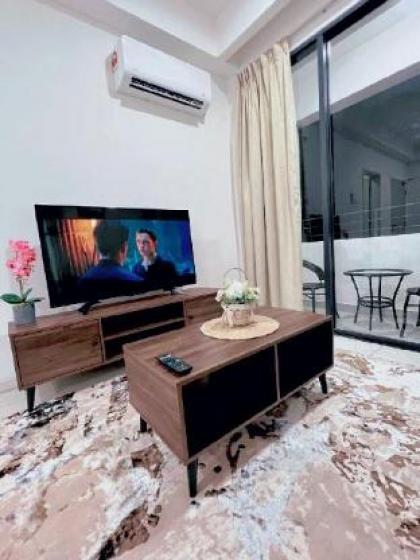 KLIA Homestay Suite | FREE WifiI | POOL | Netflix - image 4