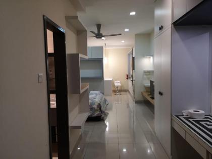 Shaftsbury Residence Cyberjaya with free parking & Netflix - image 11