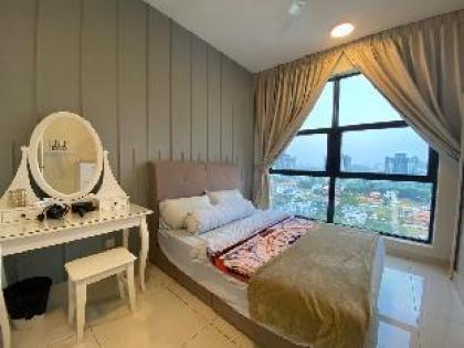 Enticing 1BR Suite@ Arte Mont Kiara - image 3