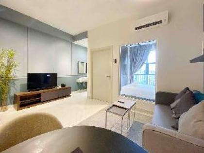 Vintage 1BR W/Free Parking @ Arte Mont Kiara - image 2