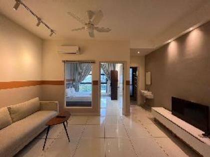 Splendid 1BR Suite @ Arte Mont Kiara@MITEC - image 1