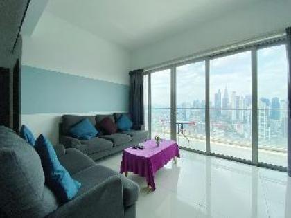 High Floor 2BR KLCC View With Balcony @ Regalia - image 9