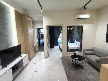 IDEAL 1BR Suite @ Arte Mont Kiara - image 1