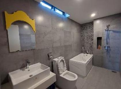 Penthouse Unit 4BR with Bathtub@Arte Mont Kiara - image 12