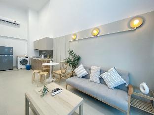 Stunning and Amazing 1BR Loft @Colony@Infinitum - image 2