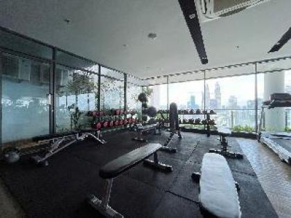 Refined 1BR @KLCCView Pool@Colony@Infinitum - image 13