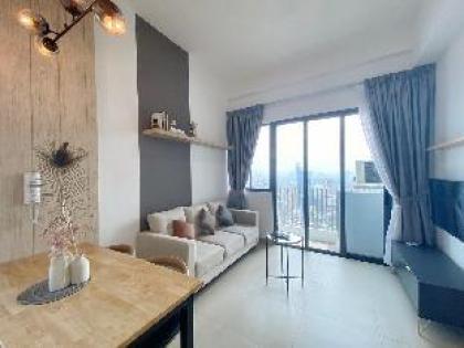 Brilliant 1bedroom@KlccView Pool@Colony@Infinitum - image 1