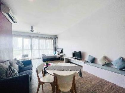 Glorious Studio Apartment @RegaliaSuites - image 2