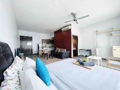 Glorious Studio Apartment @RegaliaSuites - image 9