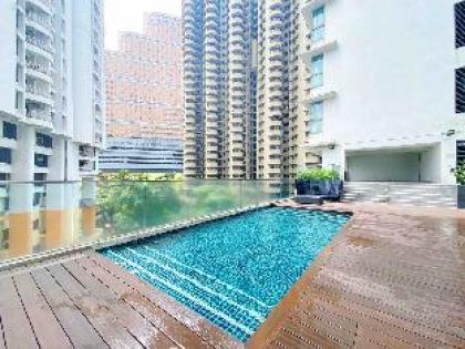 One BR Family Suite w/Balcony Near PWTC KLCC Pool - image 16