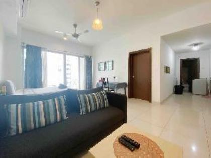 One BR Family Suite w/Balcony Near PWTC KLCC Pool - image 5