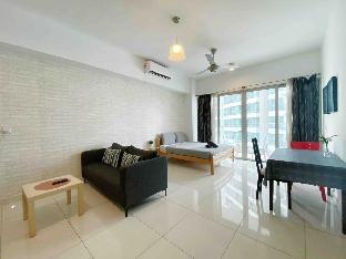 One BR Family Suite w/Balcony Near PWTC KLCC Pool - image 7