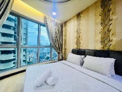 Three Bed Room KLCC View @Regalia - image 12