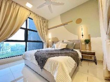 Deluxe 1BR Suite w/ KL View @ Arte Mont Kiara 