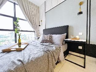 Soft & Warm 1BR Suite @ Arte Mont Kiara w/ Pool - image 2