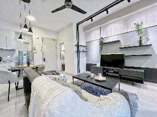 Soft & Warm 1BR Suite @ Arte Mont Kiara w/ Pool - image 7