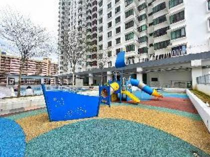 Big Family 3BR Condo w/ Netflix & Near LRT - image 19