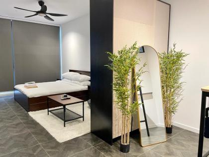 Scarletz Suites KLCC by Minshuku Home - image 21