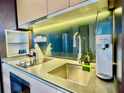Scarletz Suites KLCC by Minshuku Home - image 30