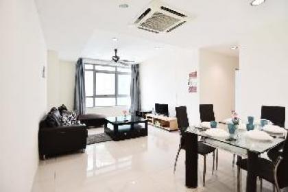 A Cozy 3BR Taragon Puteri Bintang FREE Parking - image 1