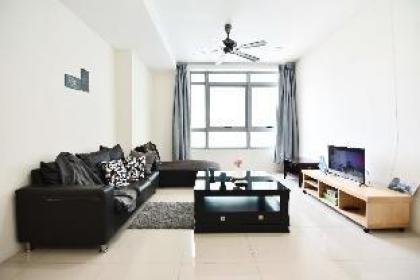 A Cozy 3BR Taragon Puteri Bintang FREE Parking - image 4