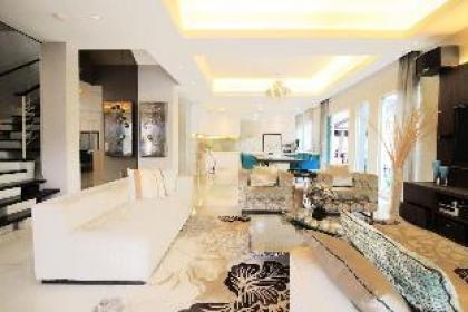 A Spacious & Lux 4BR House with Gazebo Kuala Lumpur 