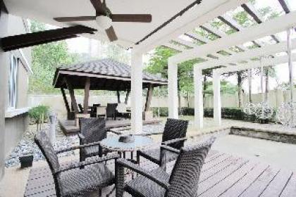 A Spacious & Lux 4BR House with Gazebo - image 3