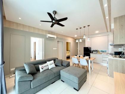 C28A Modern 2BR Suites KLCC View by SleepyBear - image 1