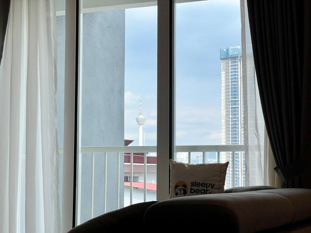 C28A Modern 2BR Suites KLCC View by SleepyBear - image 6