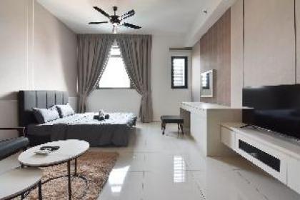 A Stylish & Comfy Studio Near PWTC Free Parking - image 2