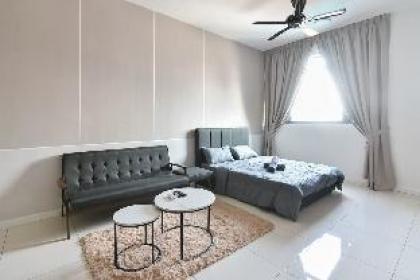 A Stylish & Comfy Studio Near PWTC Free Parking - image 3