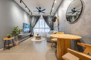 Modern Cozy 2BR House | MRT Link - image 3